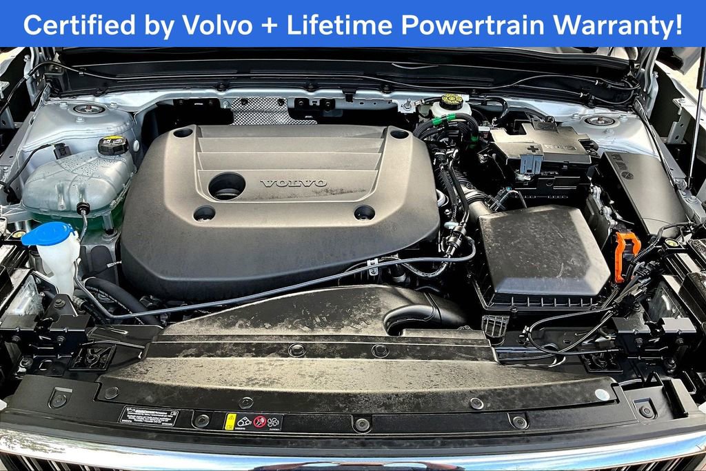Used 2025 Volvo XC40 B5 Plus AWD/4WD image 13