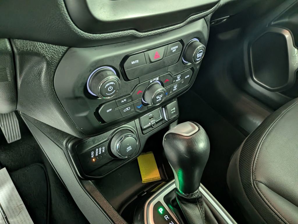 Used 2019 Jeep Renegade Limited image 25