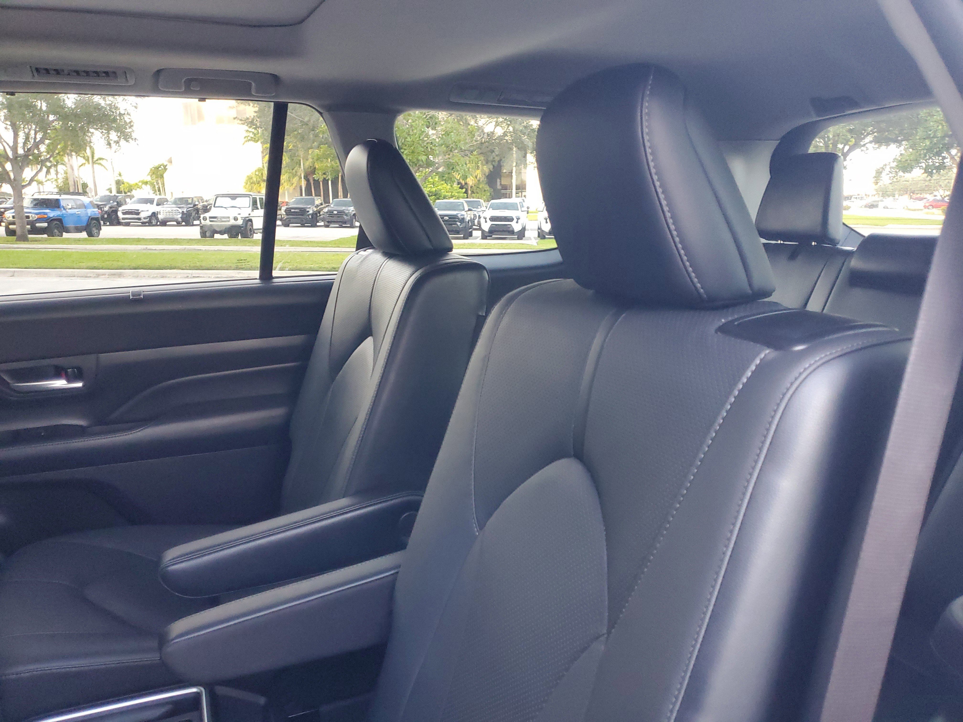 Used 2024 Toyota Grand Highlander Limited image 14