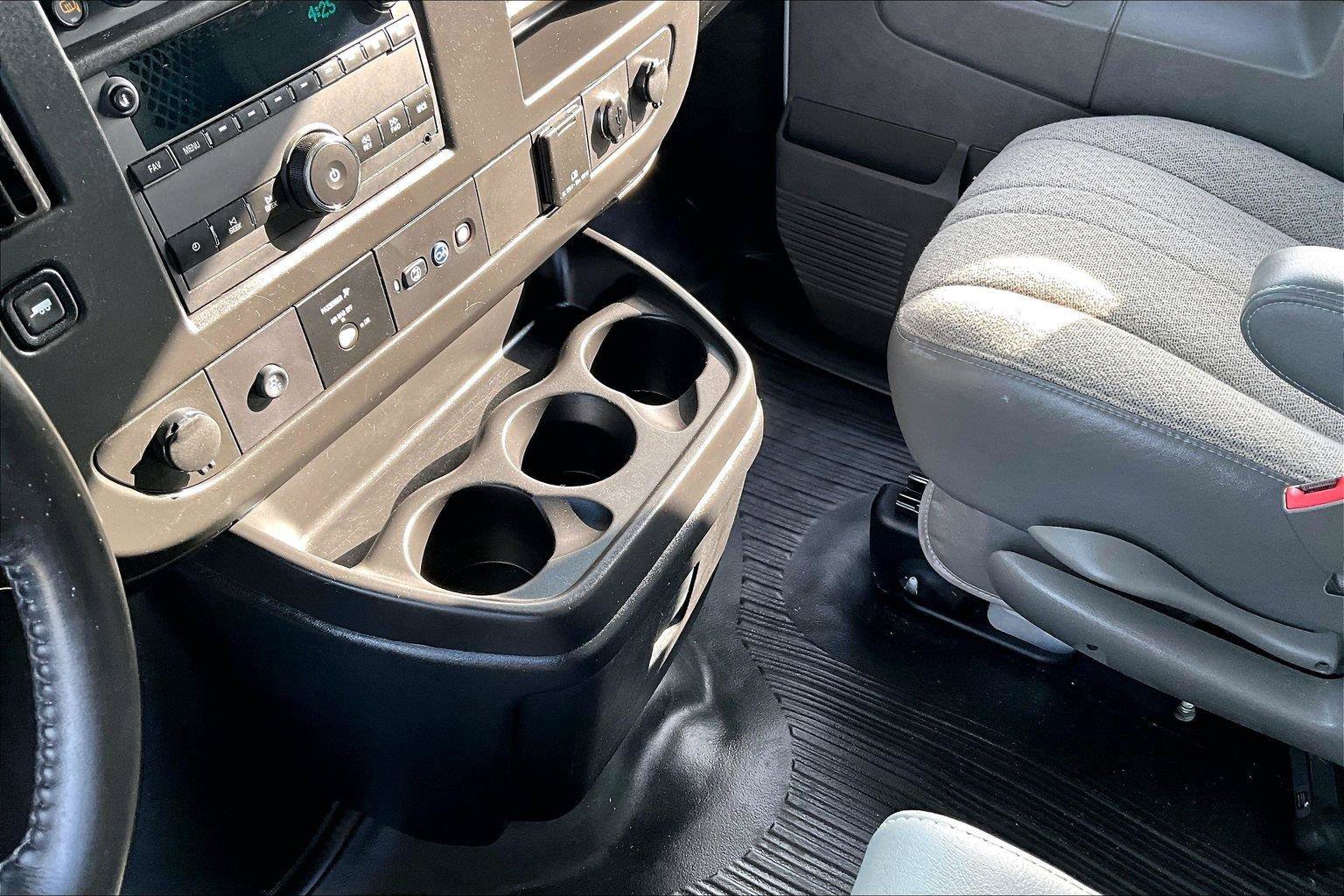 Used 2021 Chevrolet Express 3500 w/ Driver Convenience Package RWD image 19