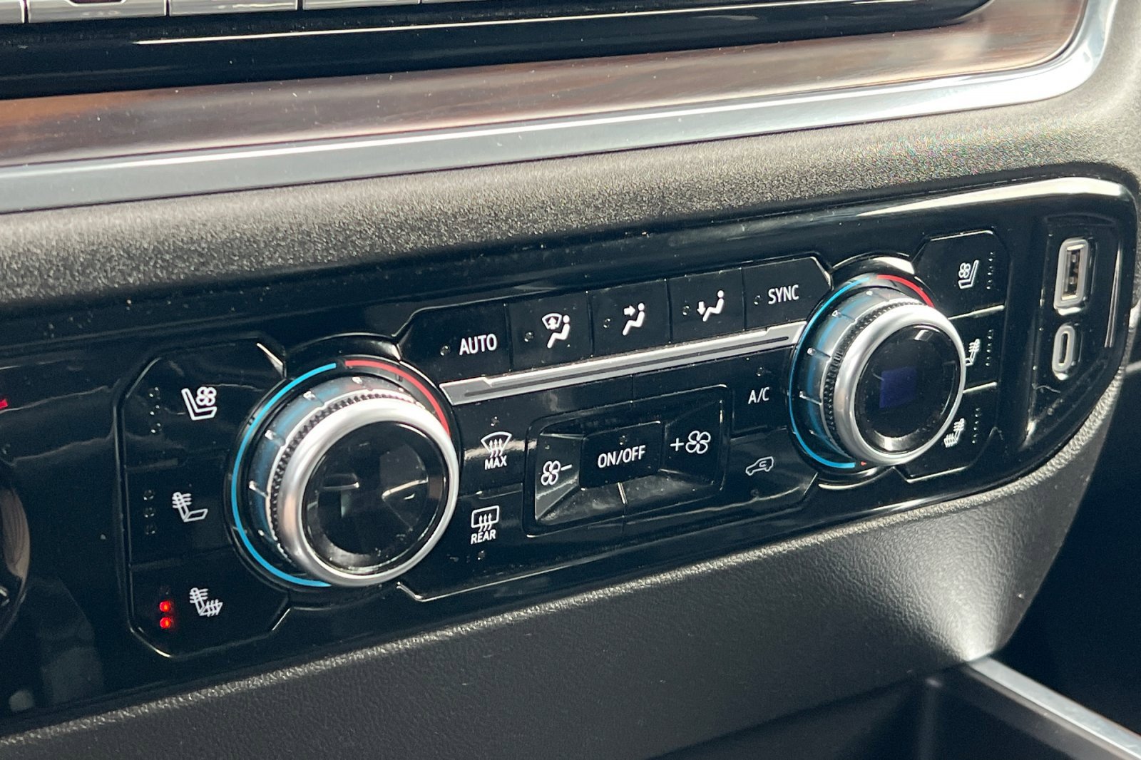 Used 2023 GMC Sierra 1500 SLT w/ SLT Premium Package image 29