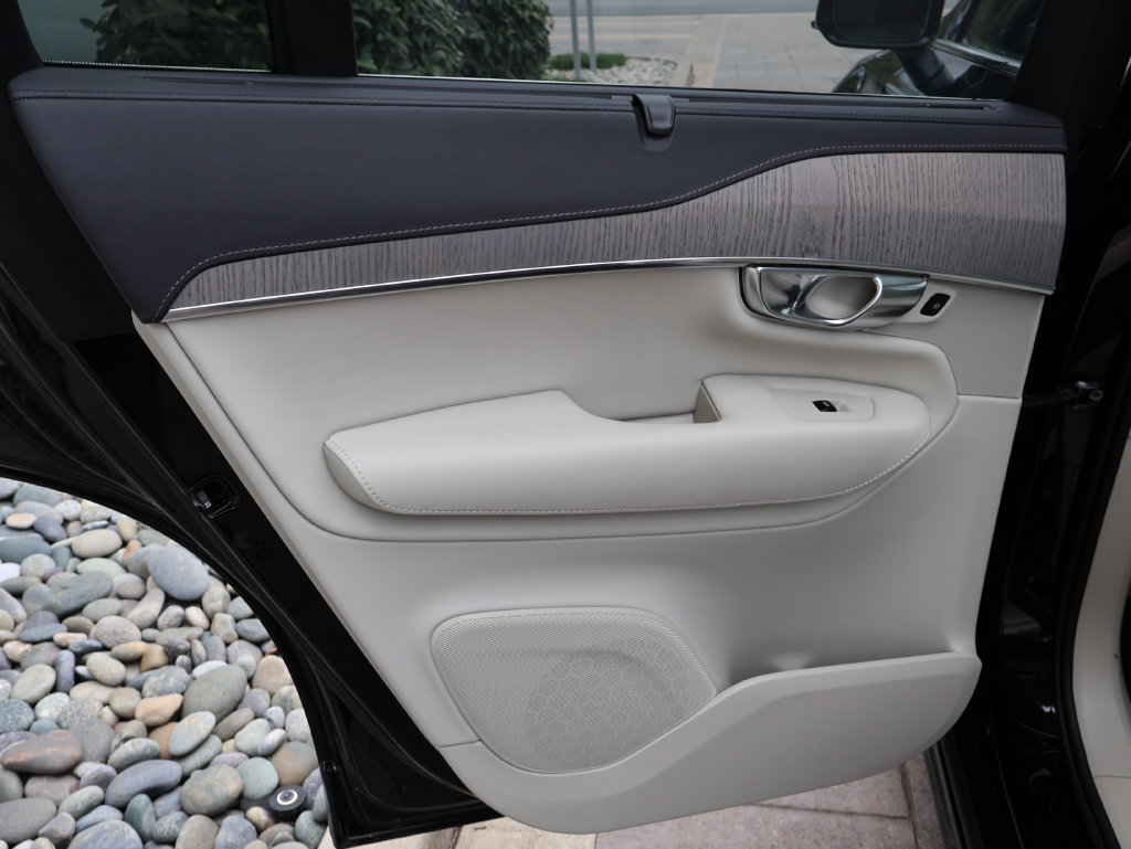 Used 2025 Volvo XC90 B6 Ultra w/ Protection Package Premier AWD/4WD image 15