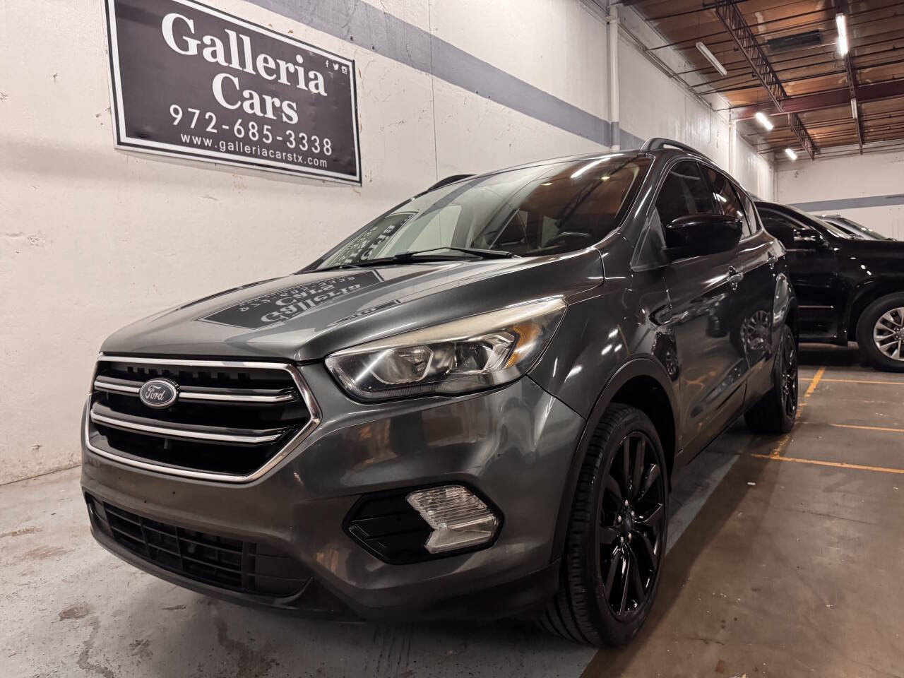 Used 2017 Ford Escape SE w/ Equipment Group 201A AWD/4WD image 2