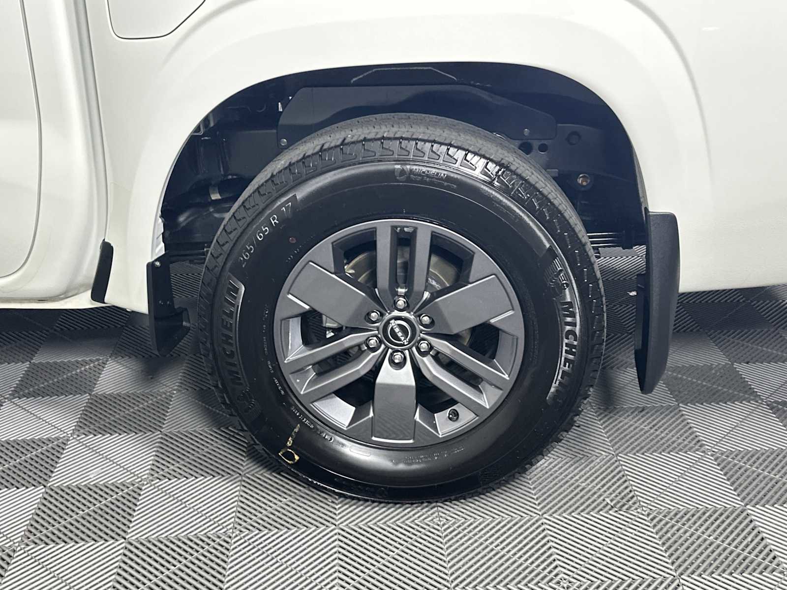 Used 2025 Nissan Frontier SV RWD image 26