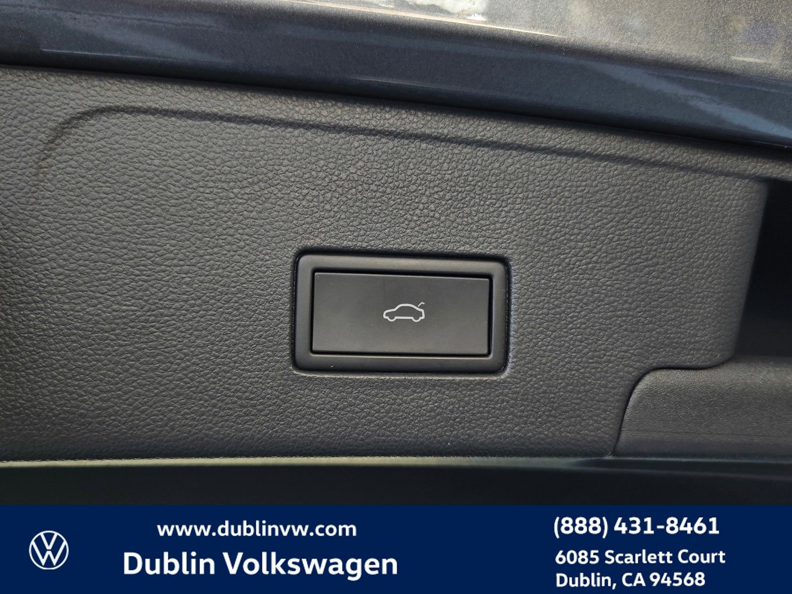 Certified 2021 Volkswagen Atlas Cross Sport SE w/ Panoramic Sunroof Package image 26