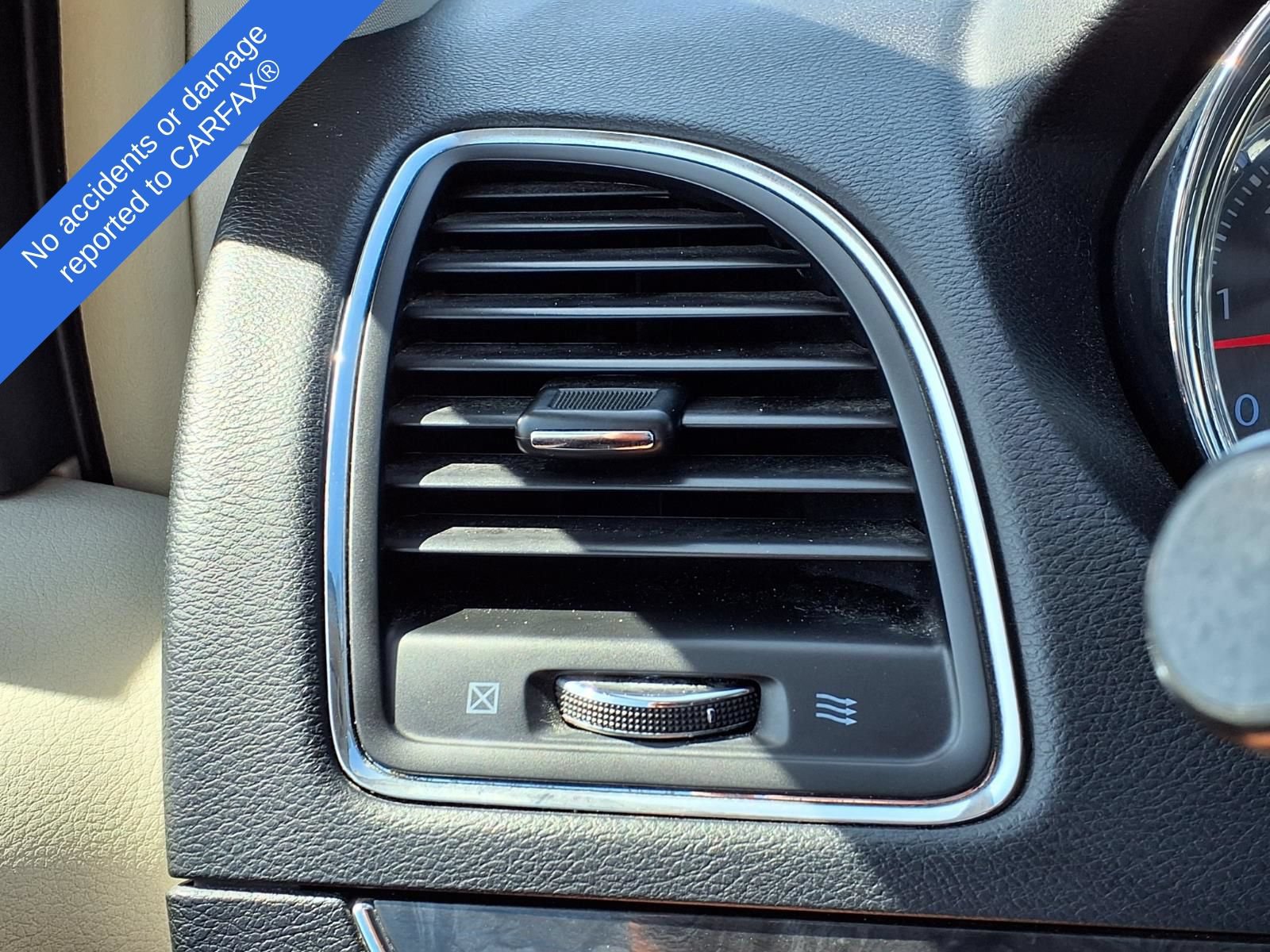Used 2016 Chrysler Town & Country Touring w/ Driver Convenience Group FWD image 26