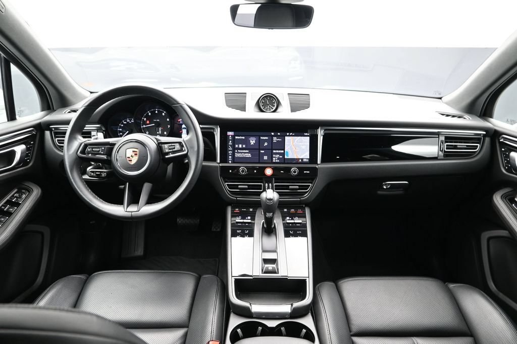 Certified 2023 Porsche Macan AWD/4WD image 19