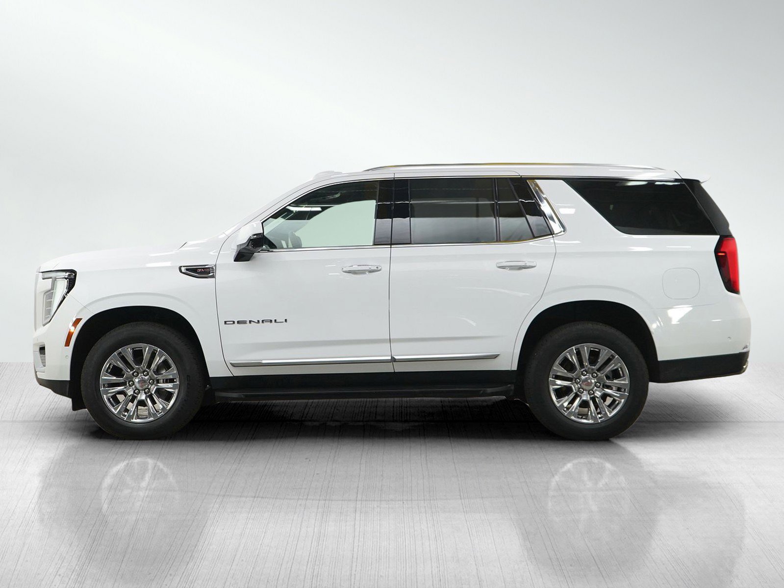 Used 2025 GMC Yukon Denali AWD/4WD image 2