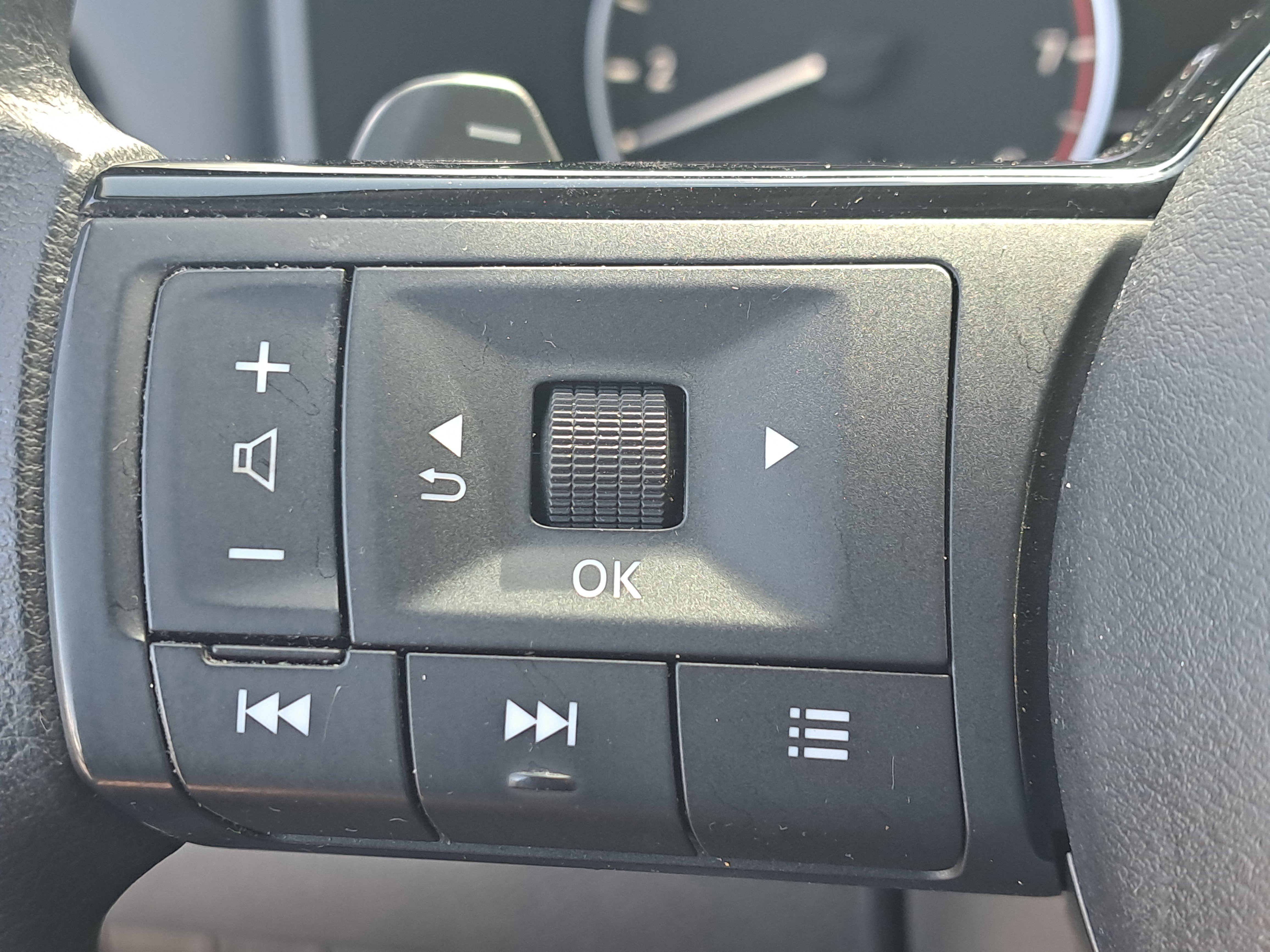 Used 2021 Nissan Rogue S FWD image 20