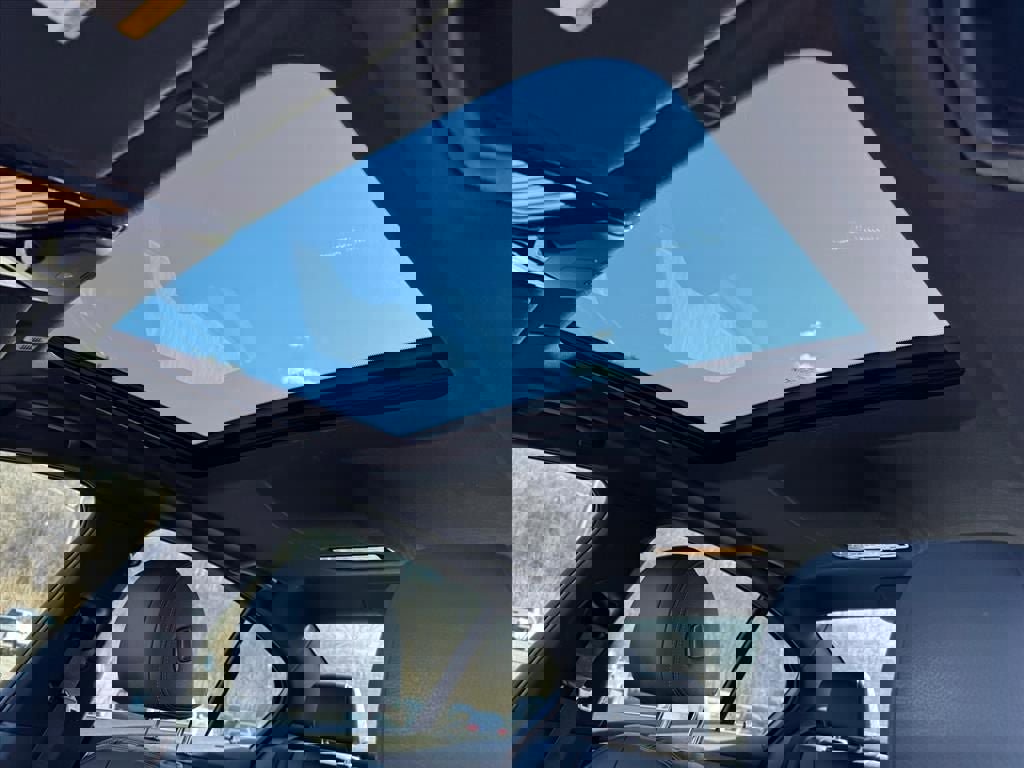 Used 2021 BMW 530i xDrive w/ Premium Package image 16