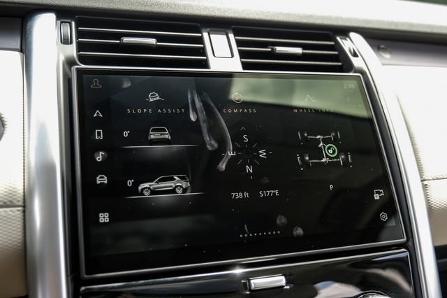 Used 2025 Land Rover Discovery Dynamic SE AWD/4WD image 42