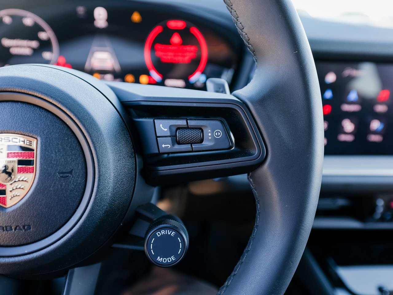 Certified 2025 Porsche Cayenne image 16