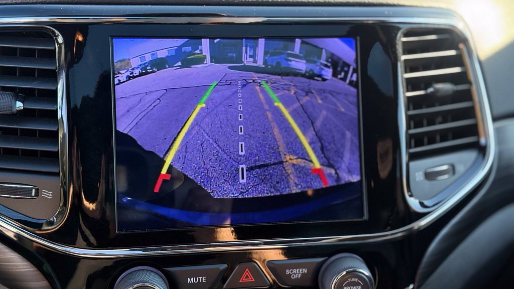 Used 2019 Jeep Grand Cherokee Altitude AWD/4WD image 18