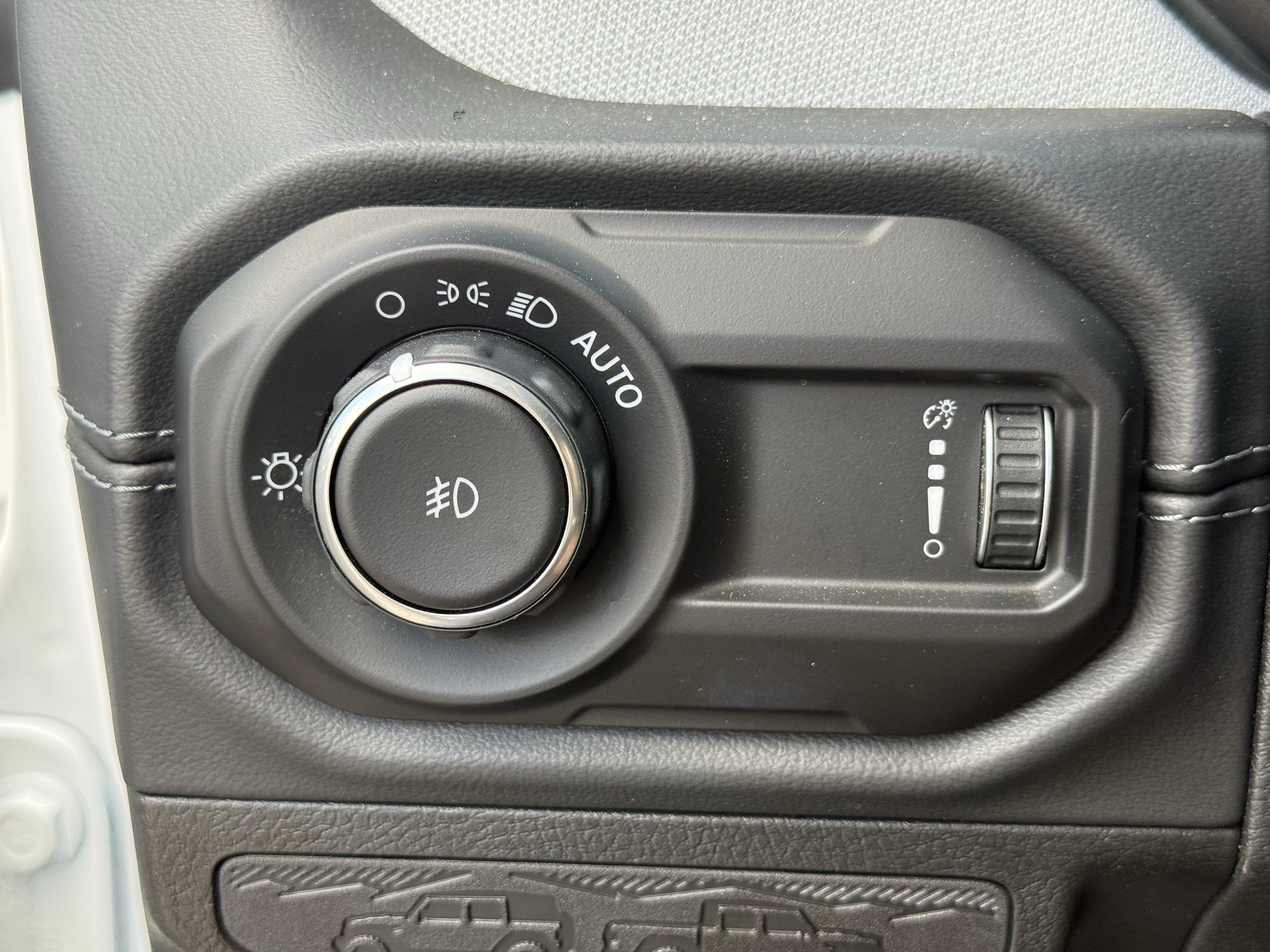 Used 2025 Jeep Wrangler Unlimited Sahara AWD/4WD image 26