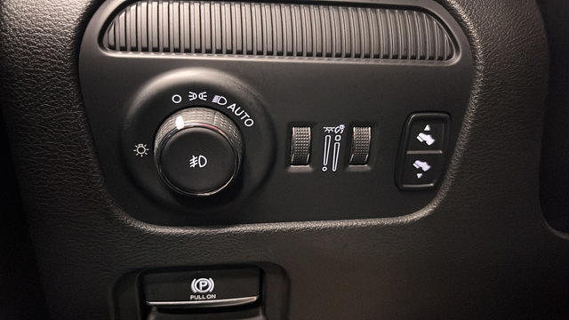 Used 2023 Jeep Wagoneer Series III w/ Rear Seat Video Group 1 AWD/4WD image 35