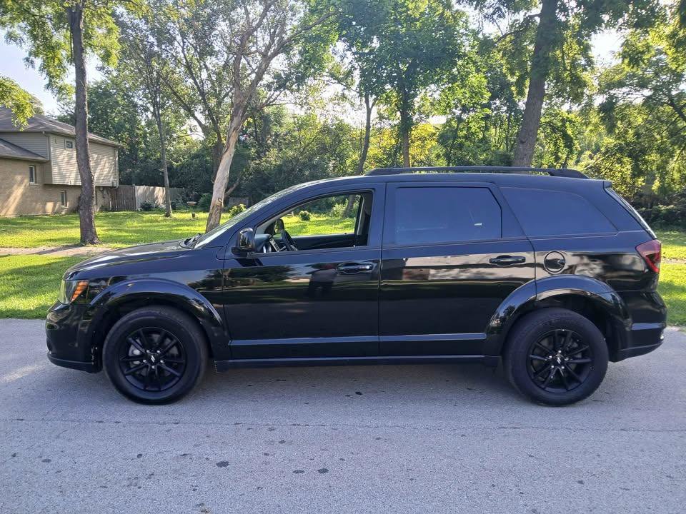 Used 2019 Dodge Journey SE w/ Blacktop Package FWD image 2