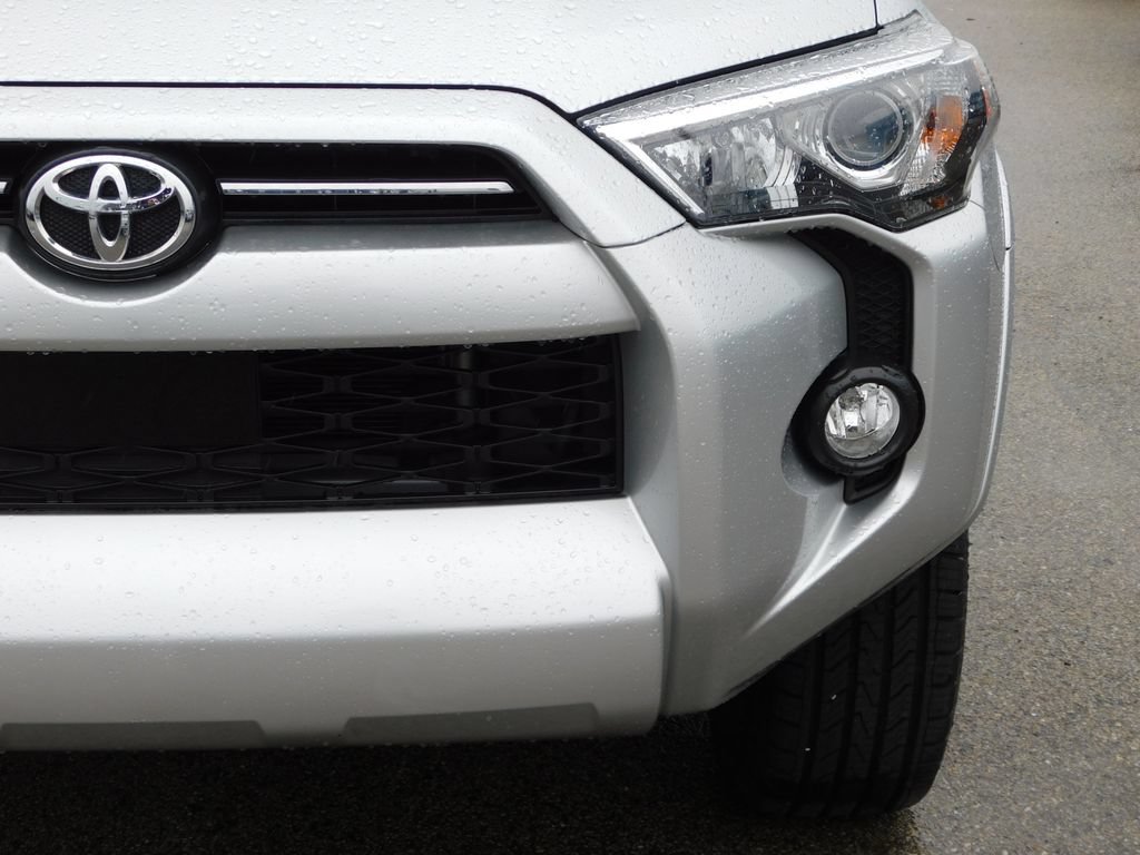 Used 2020 Toyota 4Runner SR5 AWD/4WD image 7