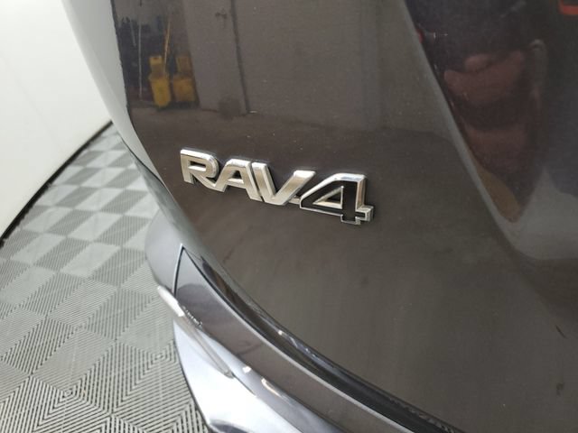 Used 2018 Toyota RAV4 XLE AWD/4WD image 4