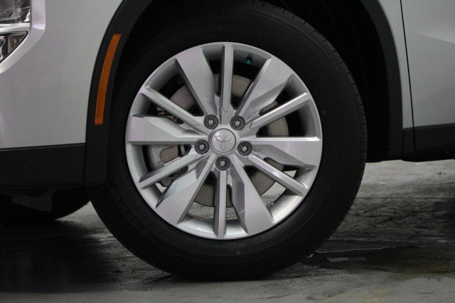 New 2026 Mitsubishi Outlander ES image 3