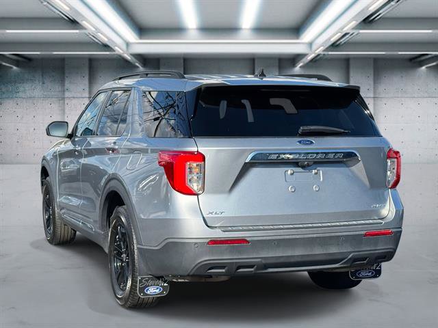 Used 2022 Ford Explorer XLT image 4