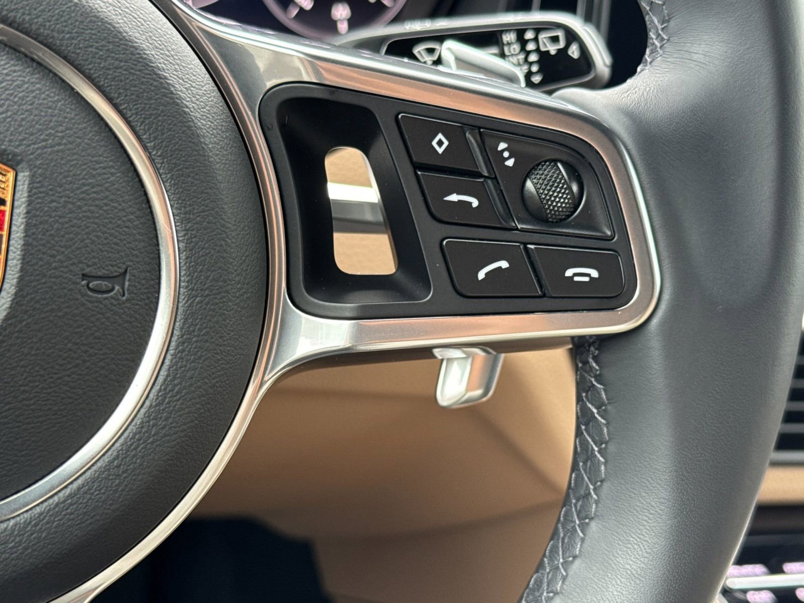 Certified 2023 Porsche Cayenne image 28