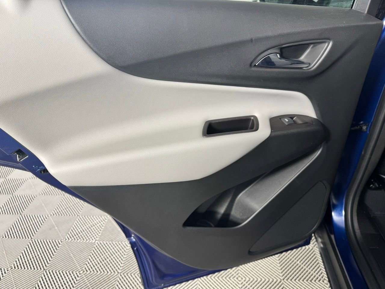 Used 2022 Chevrolet Equinox LS w/ LS Convenience Package image 23