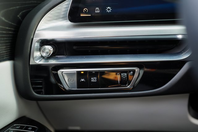 Used 2024 Cadillac Lyriq Luxury image 28