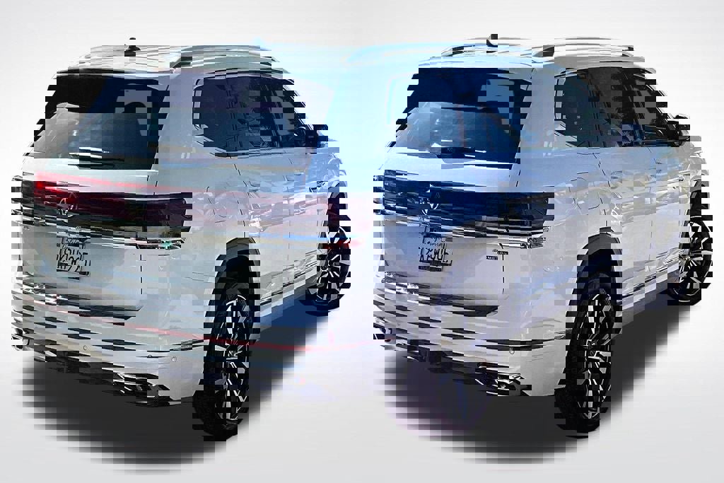 Certified 2024 Volkswagen Atlas SEL Premium R-Line image 10