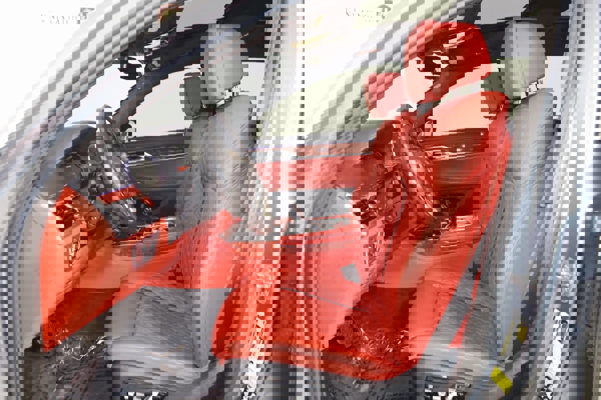 Used 2022 BMW ALPINA B7 xDrive w/ Luxury Rear Seating Package image 12