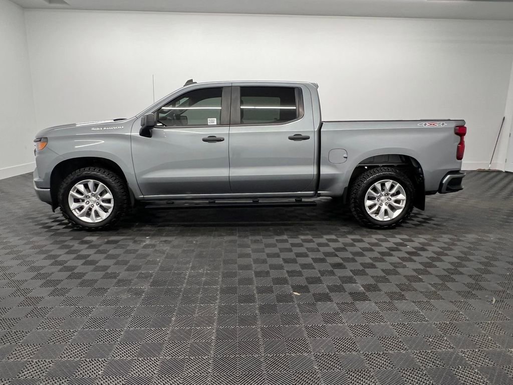 Used 2023 Chevrolet Silverado 1500 Custom AWD/4WD image 2