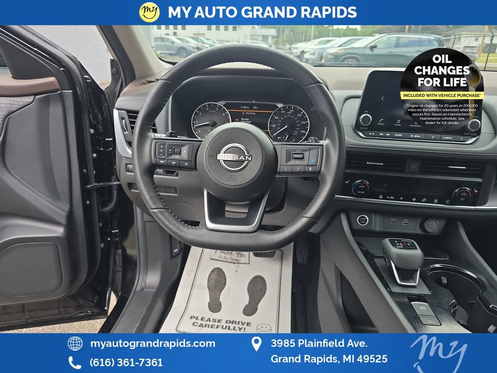Used 2023 Nissan Rogue SV AWD/4WD image 12