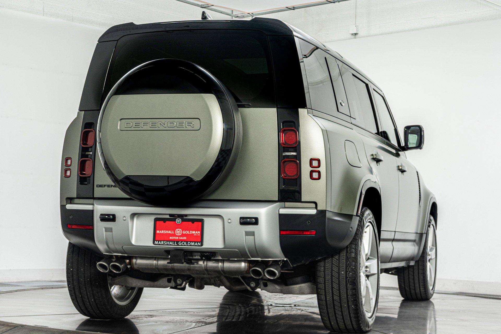 Used 2024 Land Rover Defender 110 SE image 9