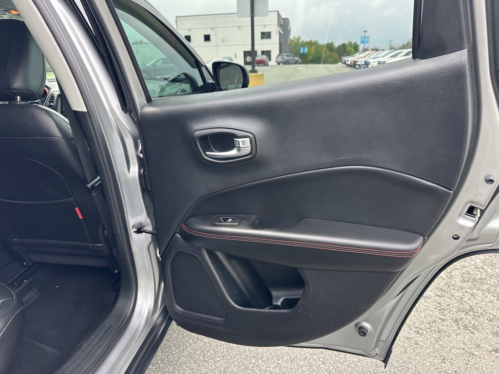 Used 2019 Jeep Compass Trailhawk AWD/4WD image 19