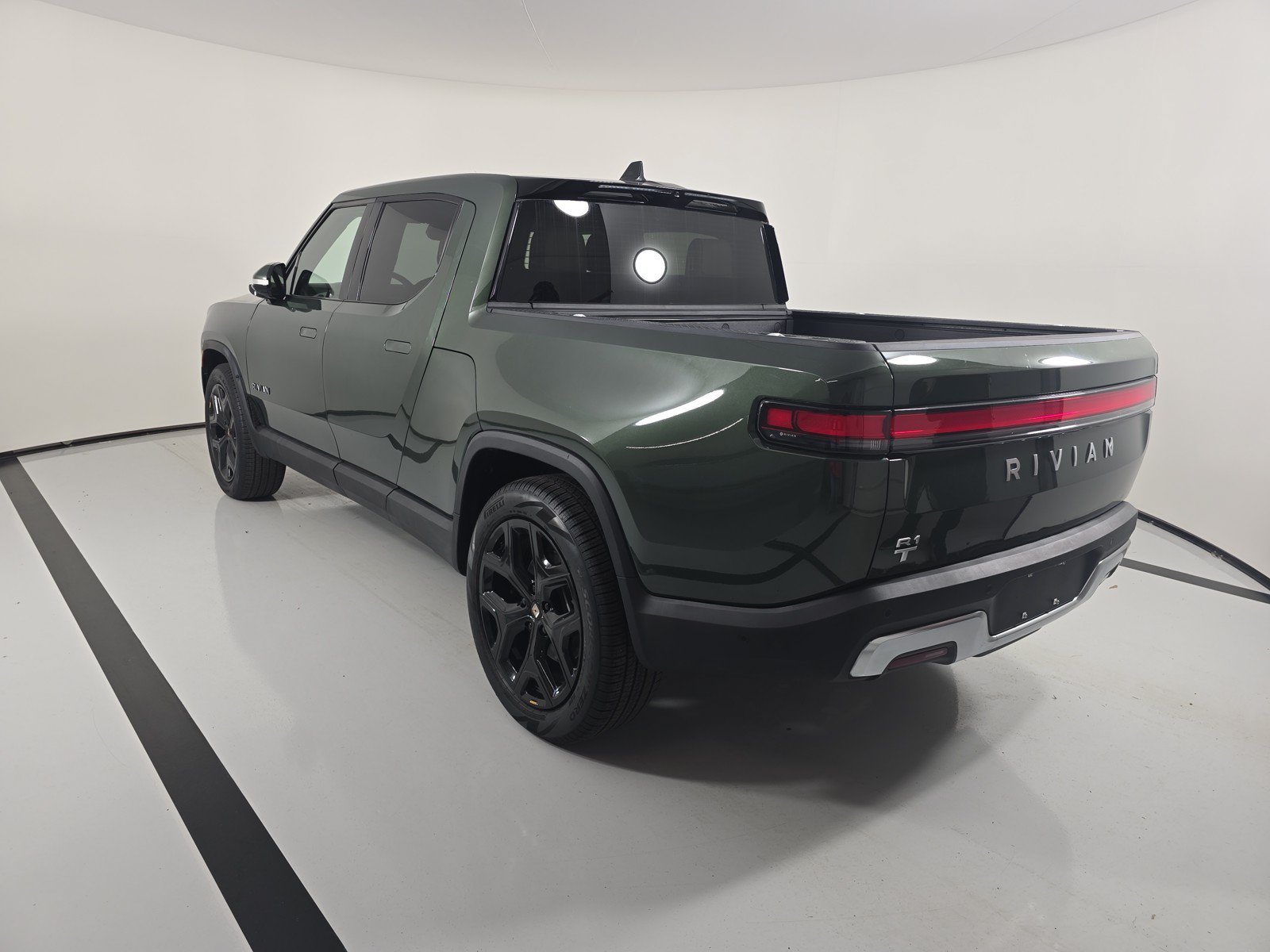 Used 2023 Rivian R1T Adventure AWD/4WD image 3