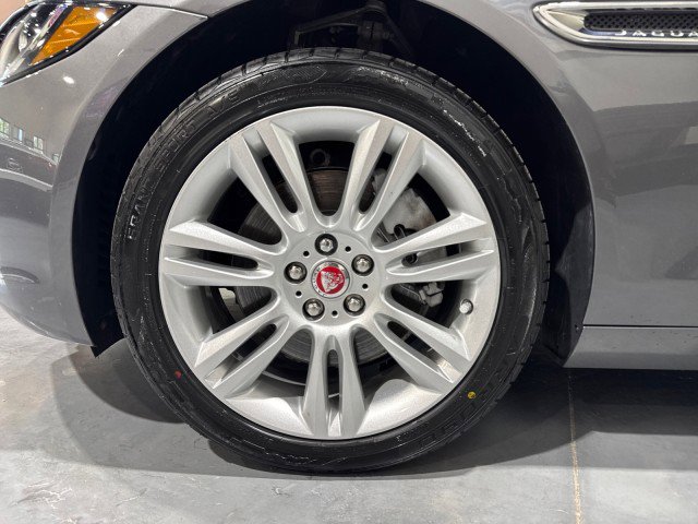 Used 2019 Jaguar XE Prestige AWD/4WD image 9