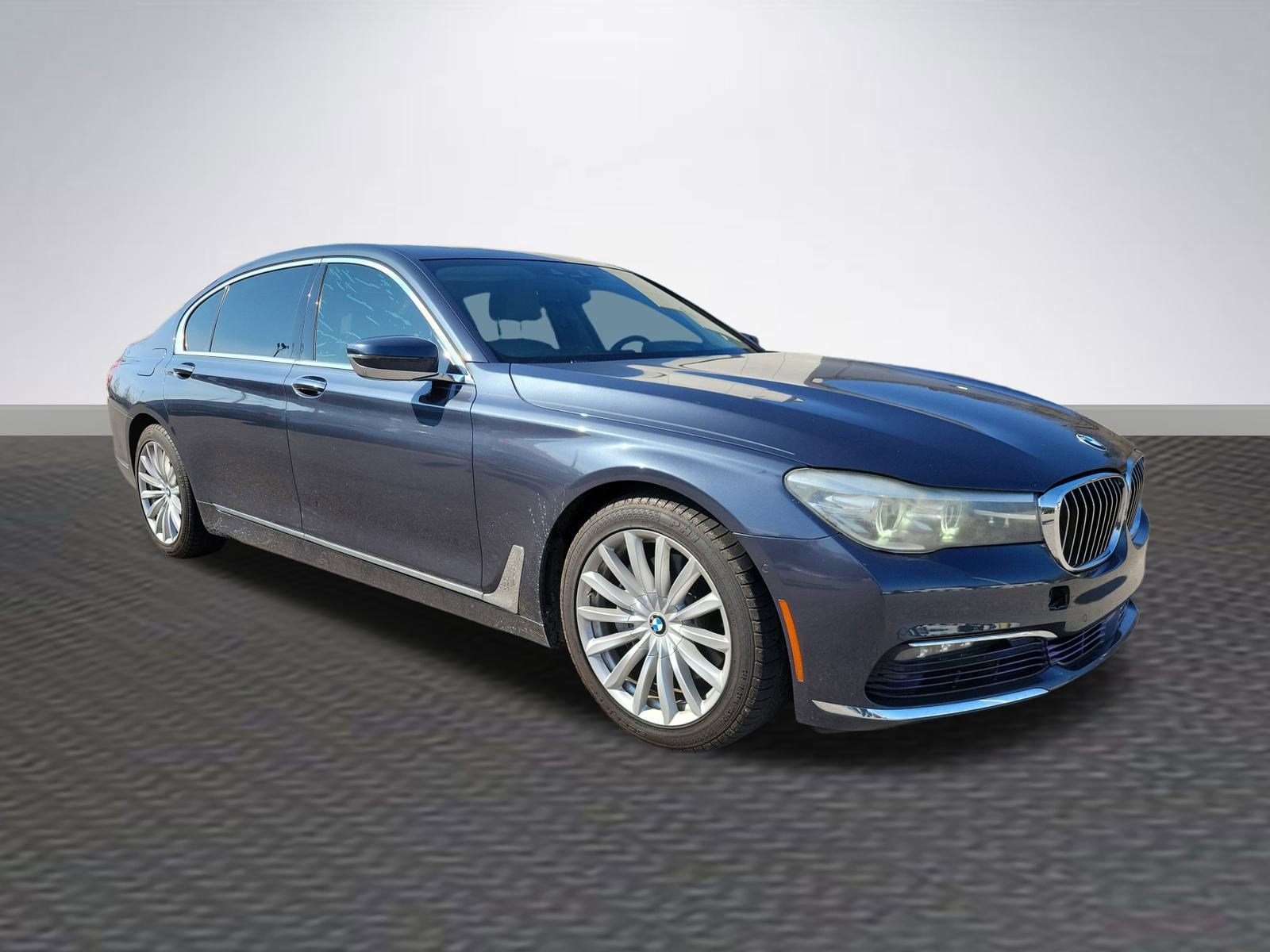 Used 2017 BMW 740i image 1