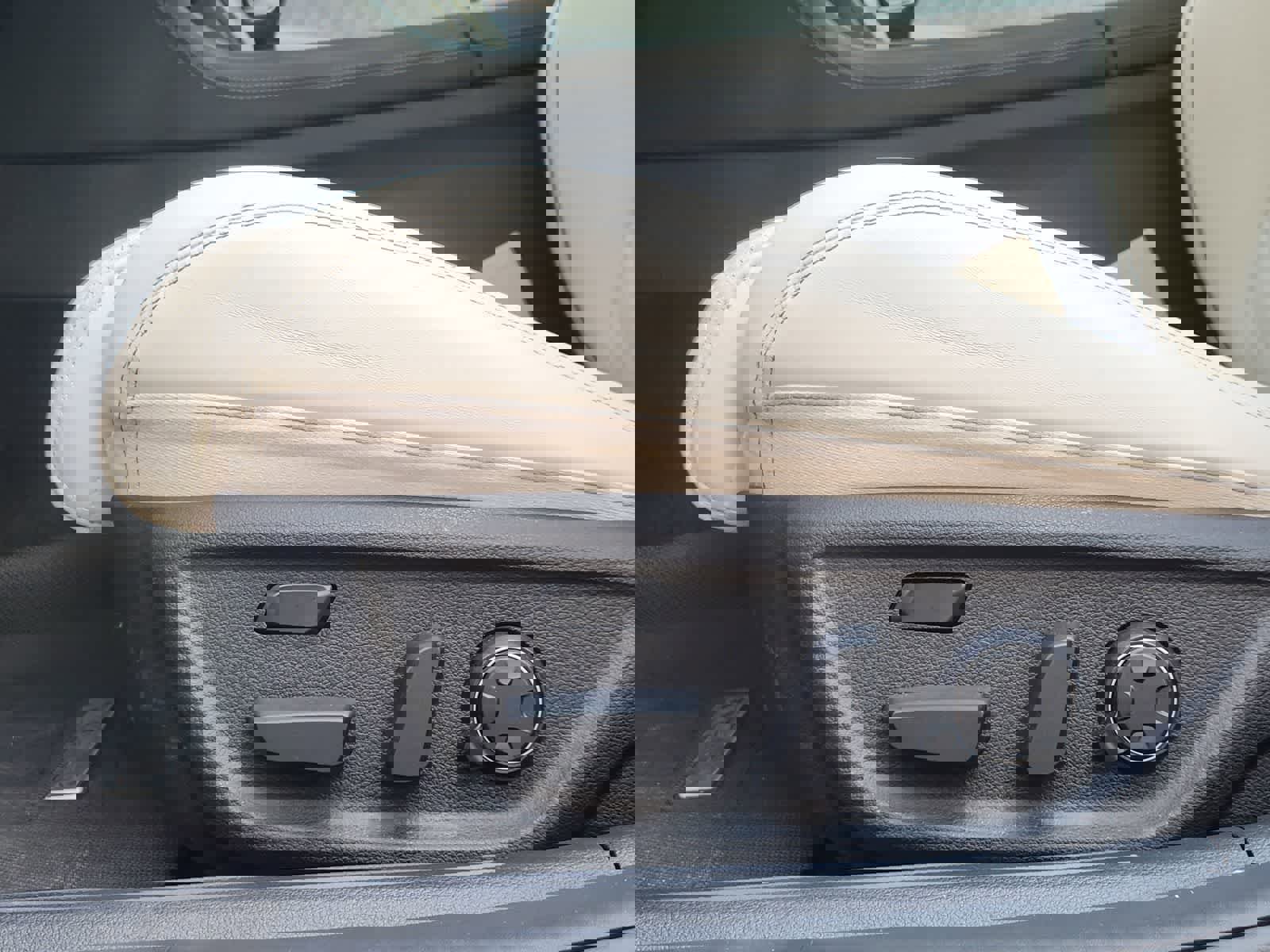 Used 2025 Genesis G70 3.3T Advanced w/ Sport Prestige Package RWD image 24