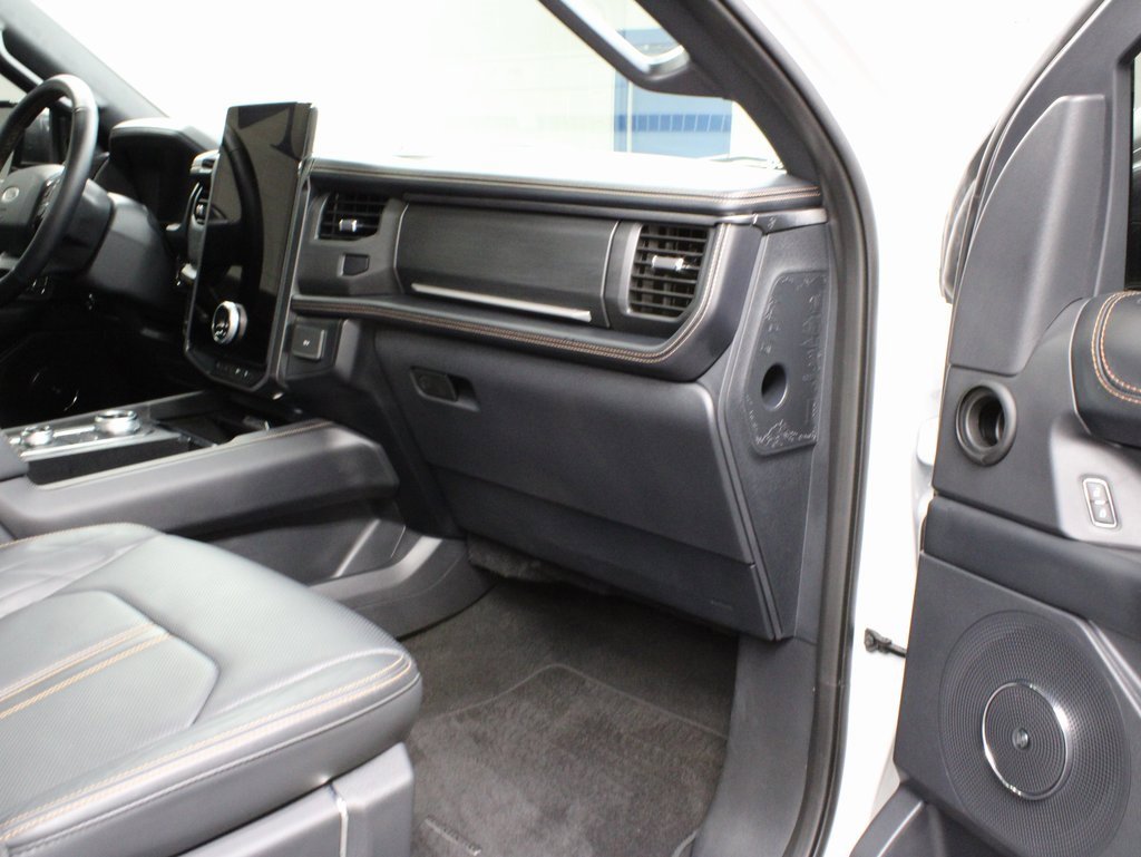 Used 2024 Ford Expedition Platinum image 36