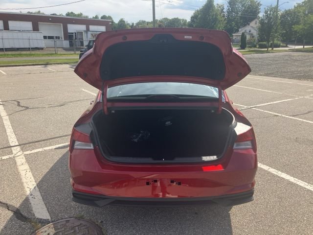 Used 2023 Hyundai Elantra SEL w/ Cargo Package FWD image 13