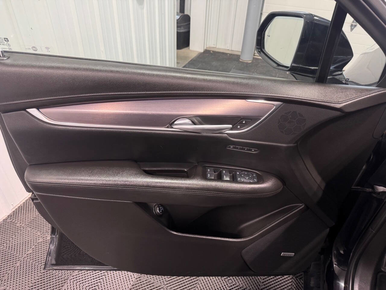 Used 2017 Cadillac XT5 Premium Luxury AWD/4WD image 11