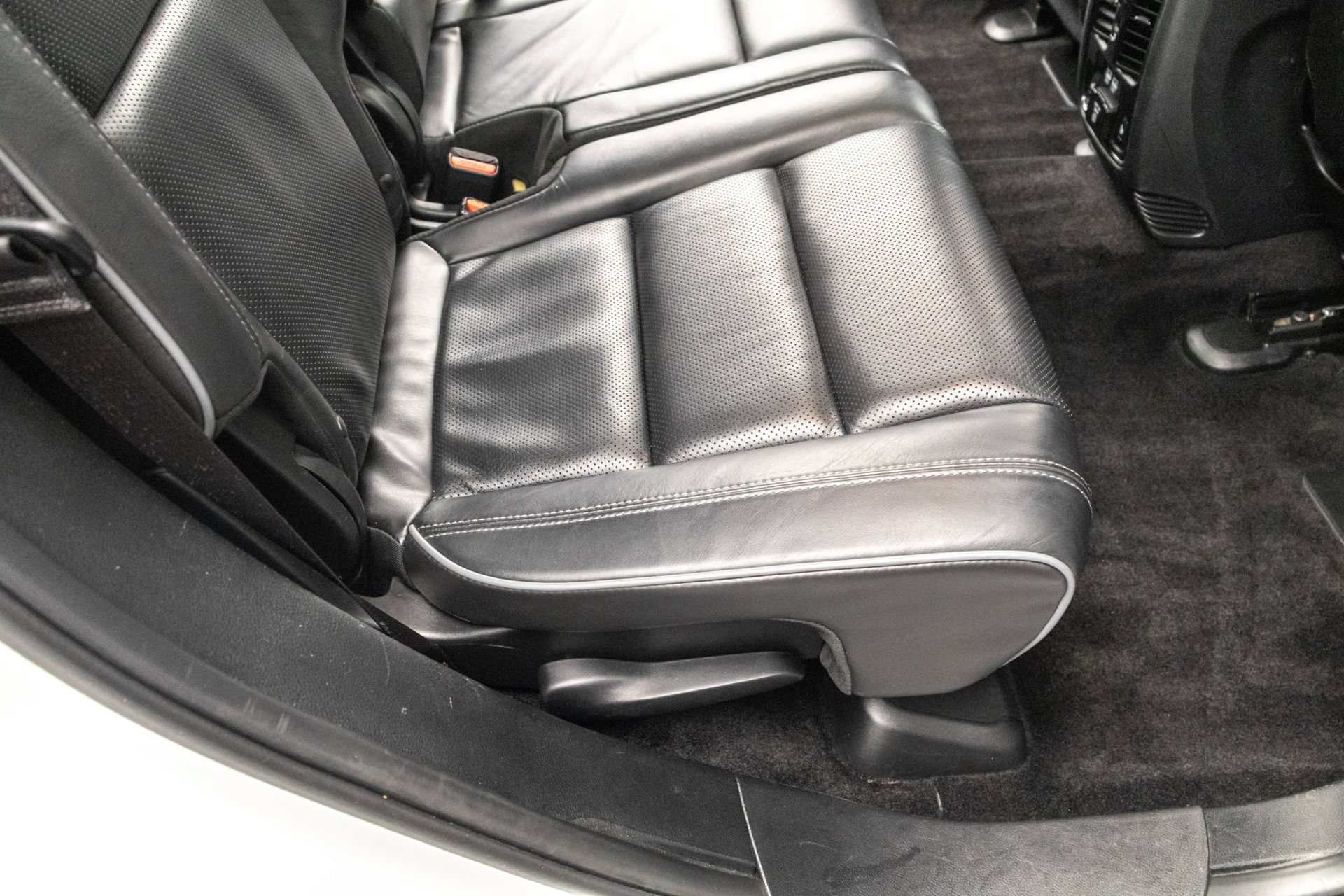 Used 2019 Jeep Grand Cherokee Overland AWD/4WD image 32