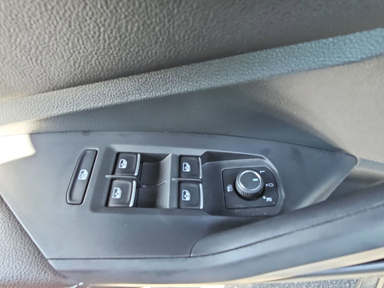 Certified 2023 Volkswagen Jetta SE w/ Panoramic Sunroof Package FWD image 26