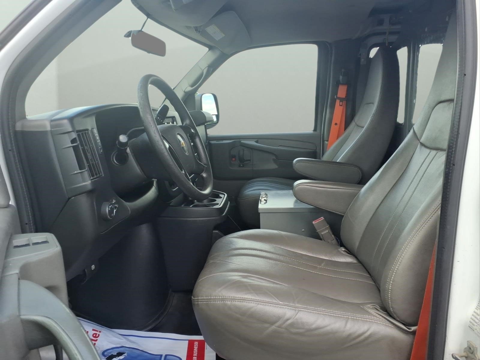 Used 2015 Chevrolet Express 2500 RWD image 21
