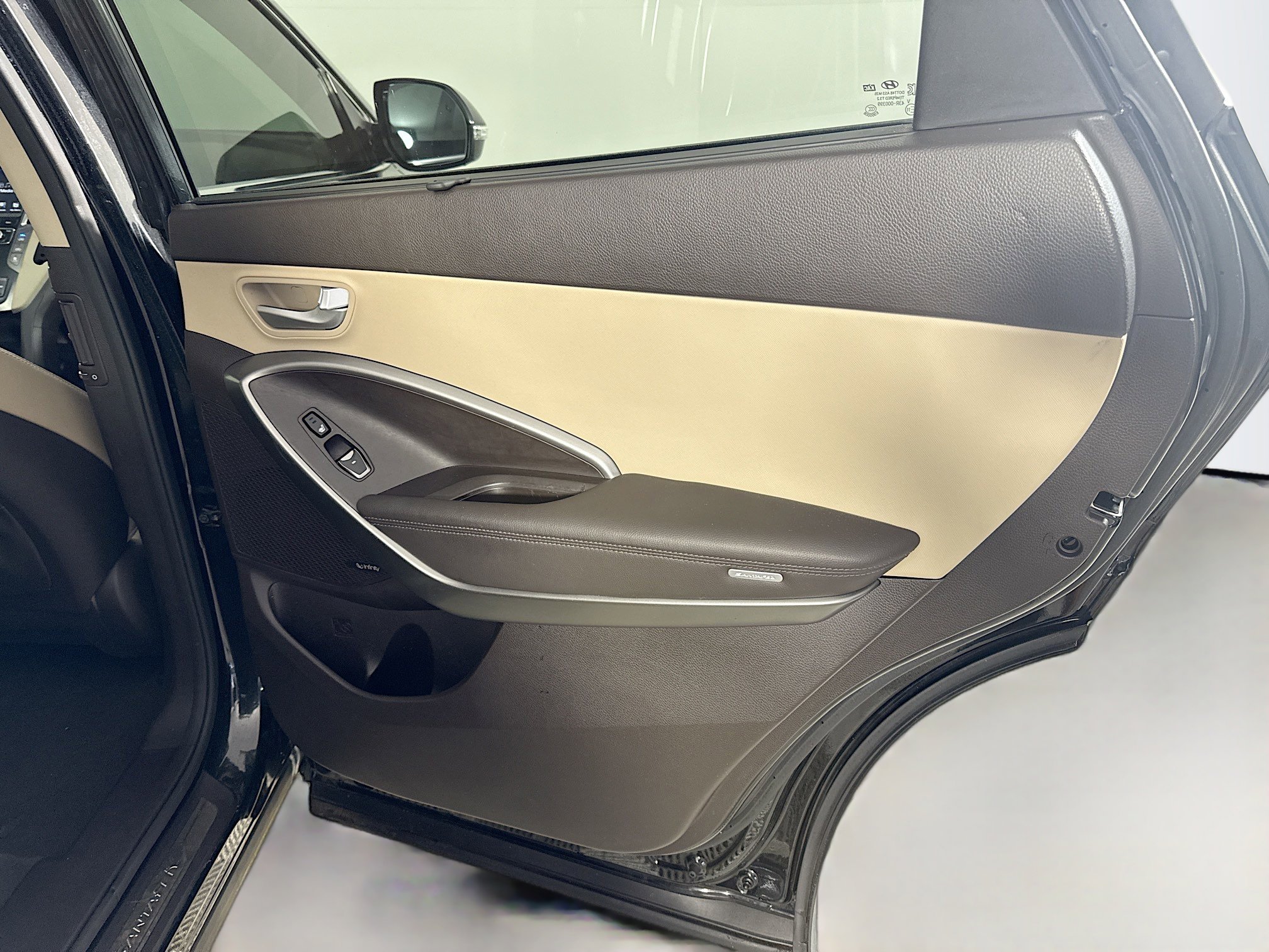Used 2018 Hyundai Santa Fe Limited w/ Cargo Package FWD image 28