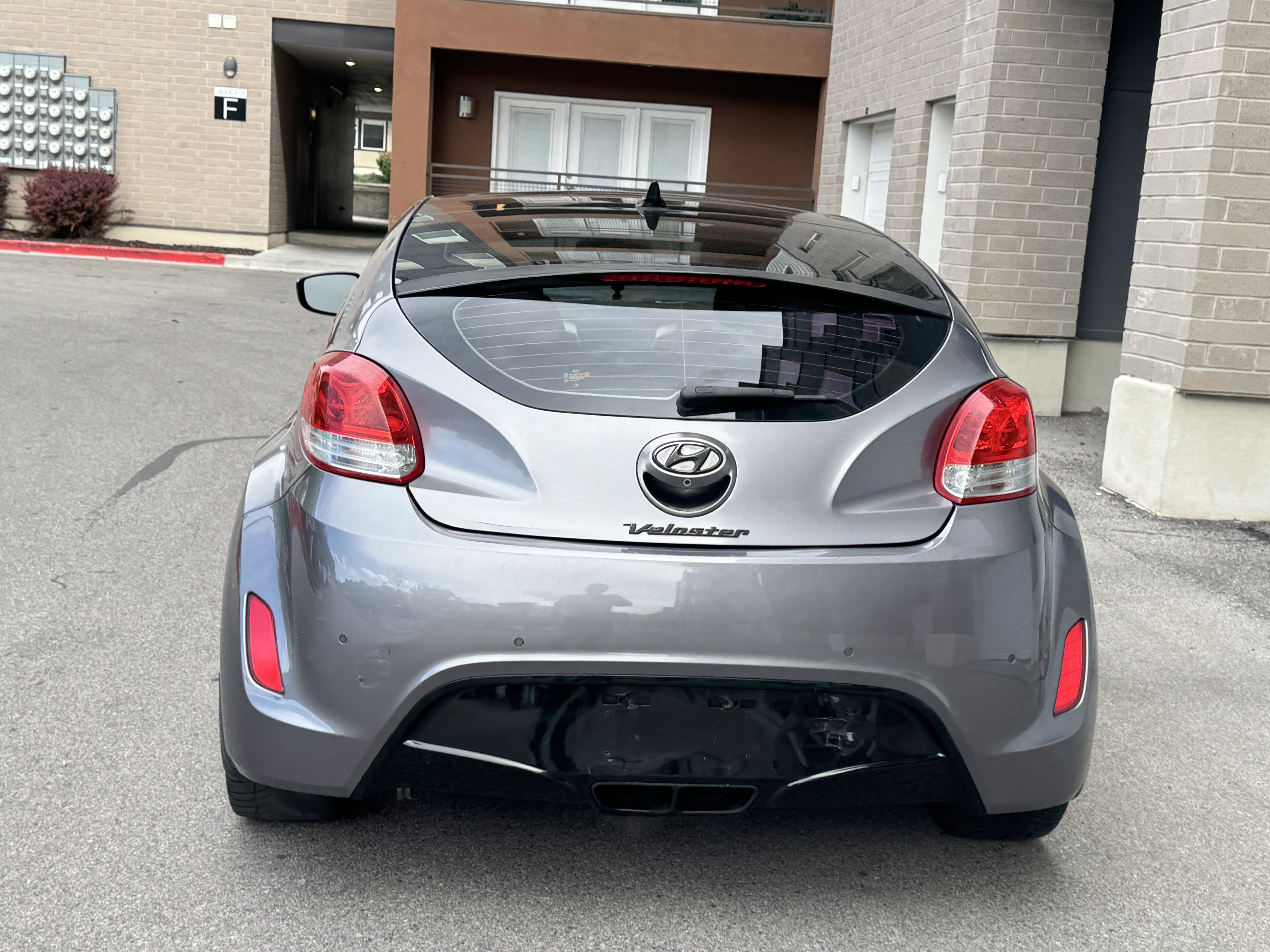 Used 2012 Hyundai Veloster w/ Style Pkg FWD image 4