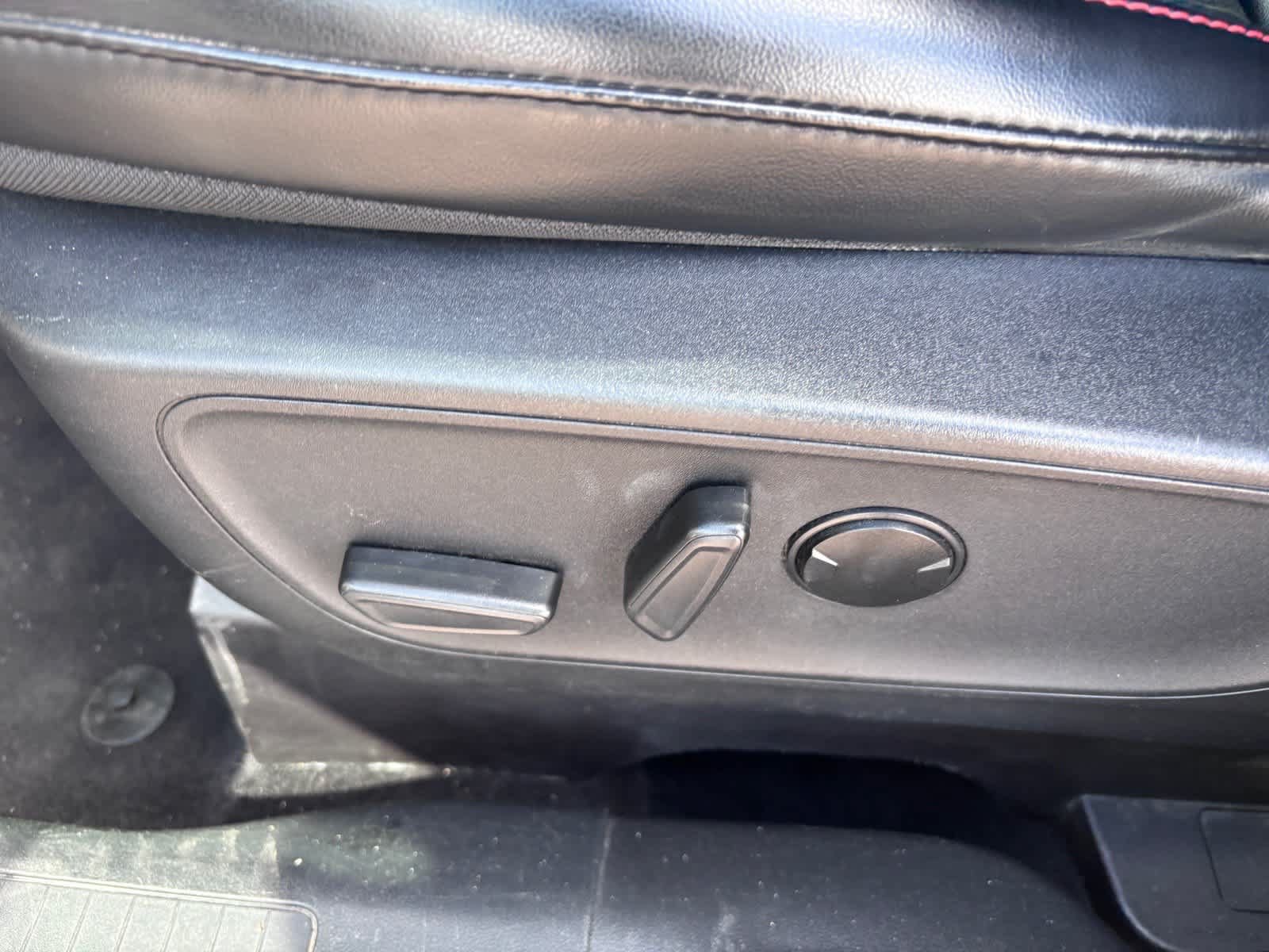 Used 2025 Ford Escape ST-Line FWD image 12