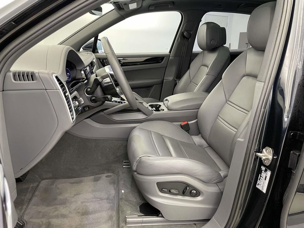 Used 2022 Porsche Cayenne image 5