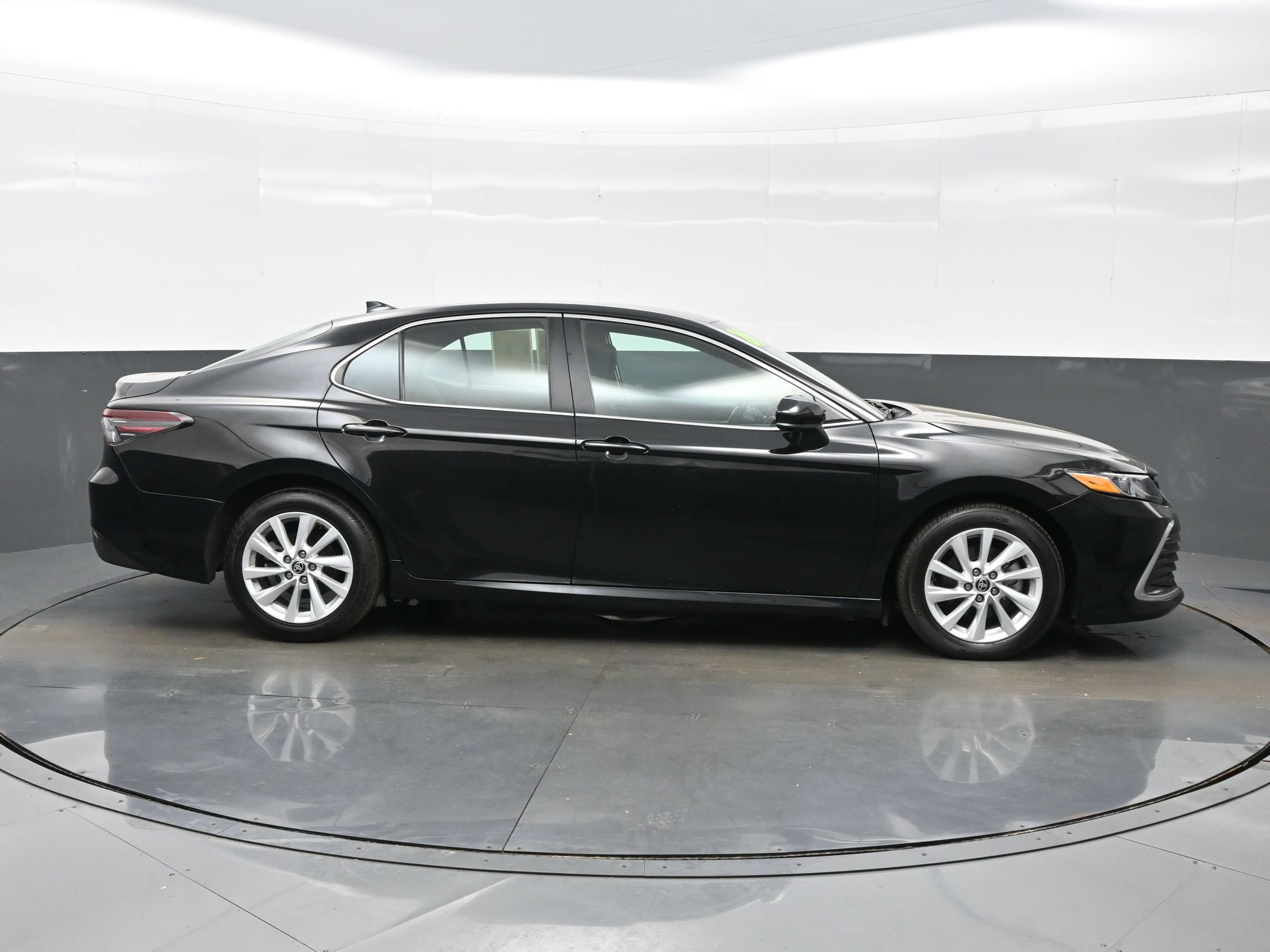 Used 2024 Toyota Camry LE FWD image 7