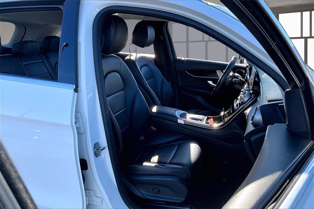 Used 2020 Mercedes-Benz GLC 300 4MATIC image 7