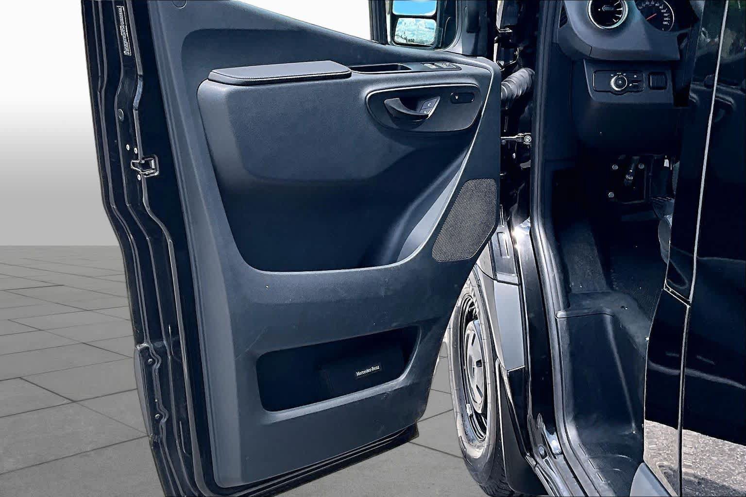 Used 2025 Mercedes-Benz Sprinter 2500 image 39